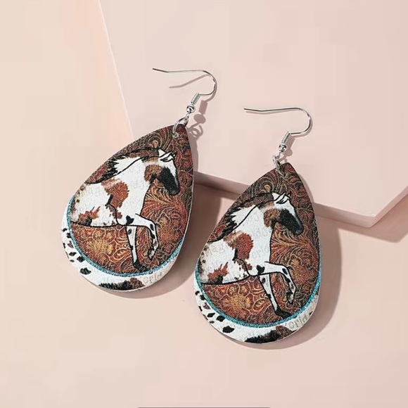 NWT Teardrop Shape Horse Pattern Dangle Earrings Retro Style faux Leather - Picture 3 of 4